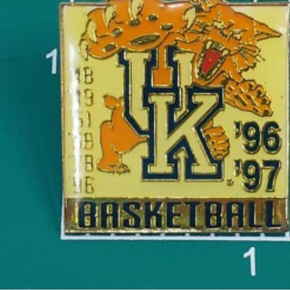 Vintage University of Kentucky Basketball '96/'97 Lapel Pin - Picture 3 of 5